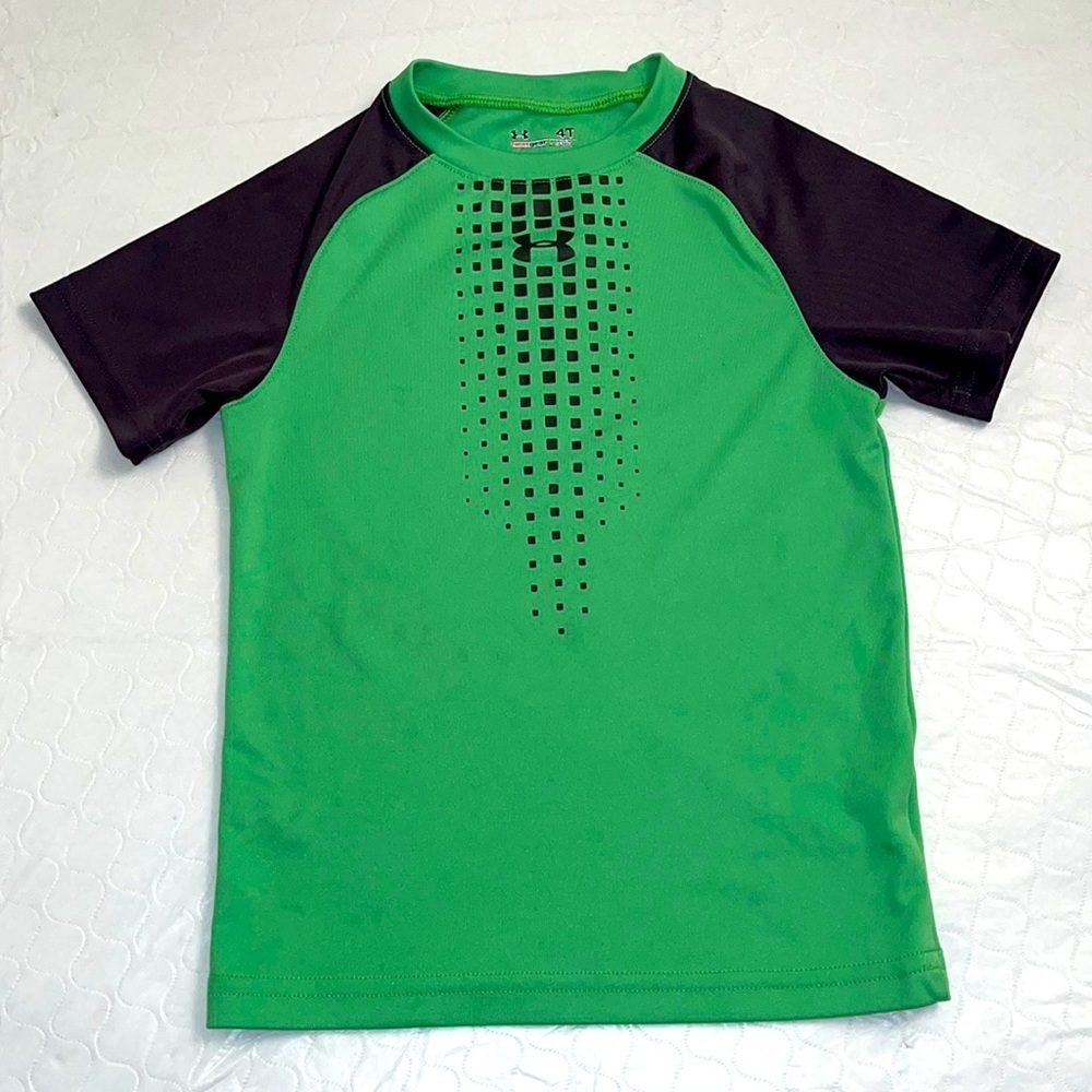 Under Armour green performance short sleeve t-shirt with gray logo and detail